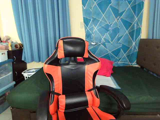 xxTrexie18 webcam
