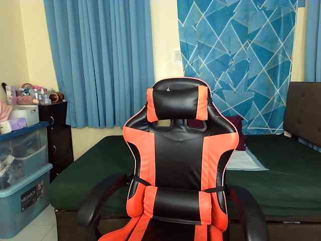 xxTrexie18 webcam