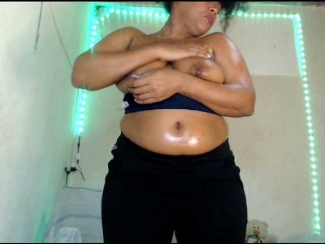Cherryu live cam on BongaCams