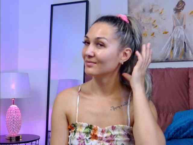 NicoleLegh webcam