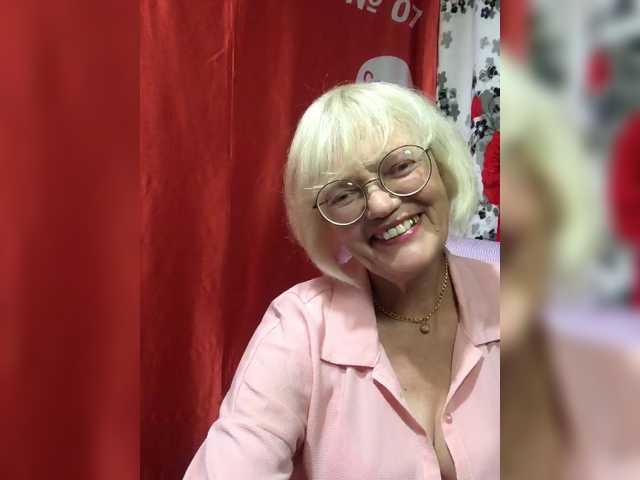 klounessa live on BongaCams