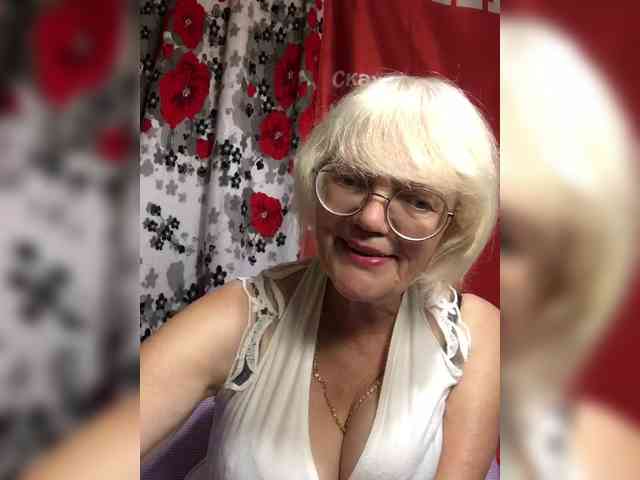 klounessa live female cam on bongacams