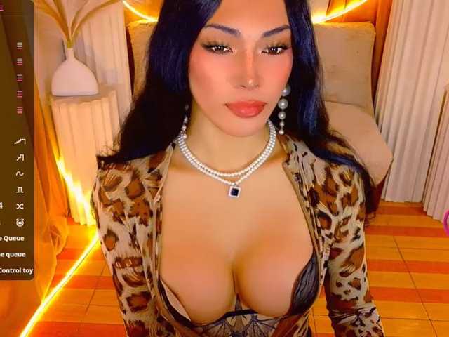 xqueenyunis