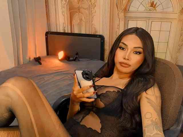 xqueenyunis Live Webcam on BongaCams
