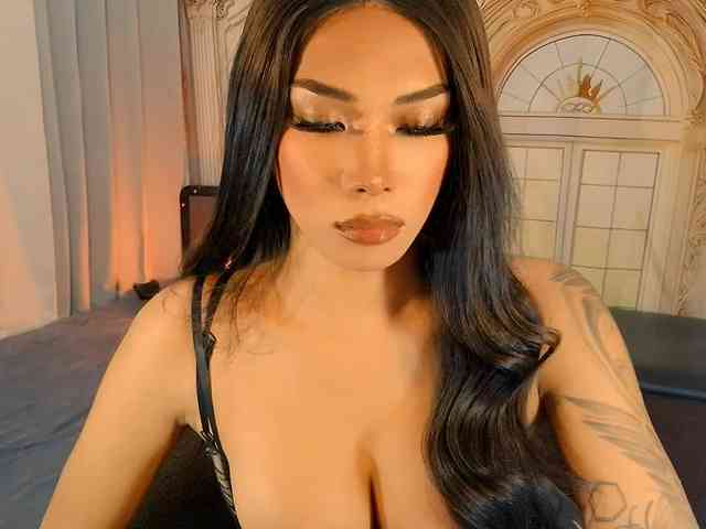 xqueenyunis Live Webcam on BongaCams