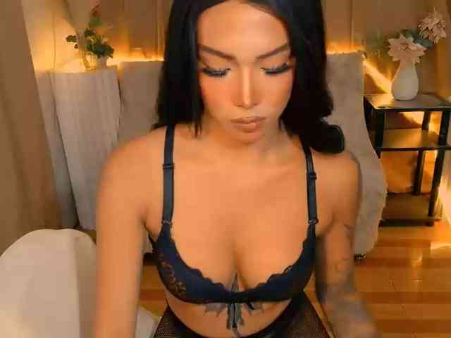 xqueenyunis Live Webcam on BongaCams