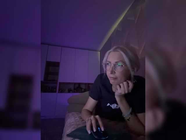 Cosmos13131 live cam on BongaCams