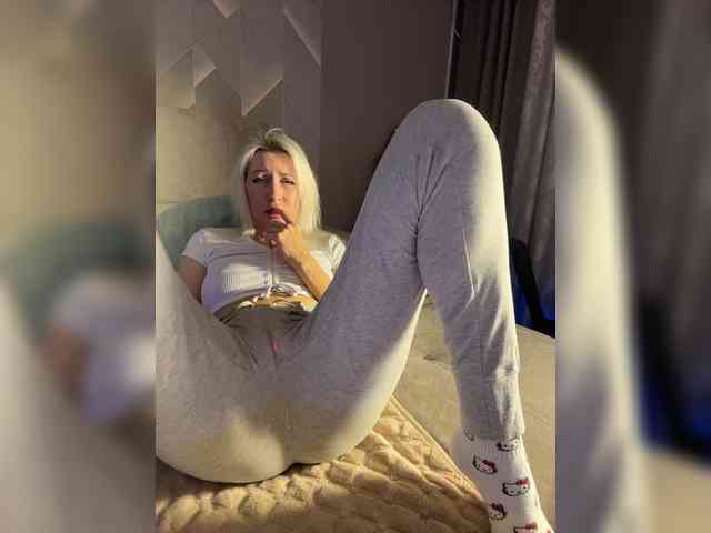 Cosmos13131's webcam live show
