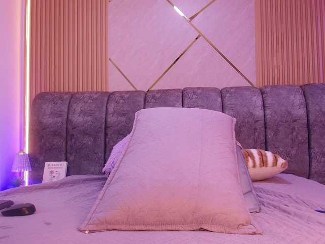 naia-blesed's BongaCams show and profile