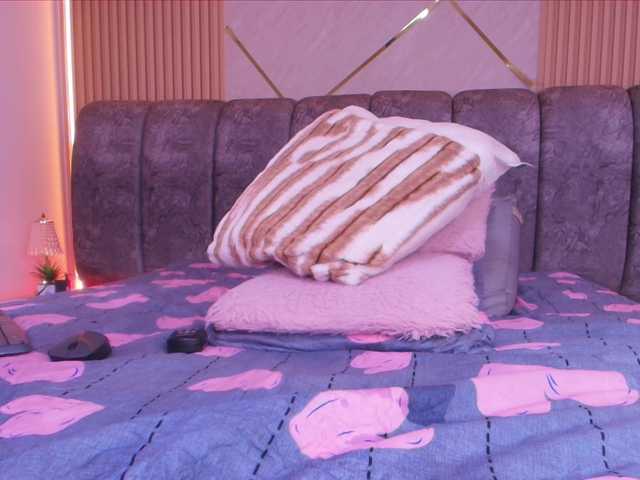 naia-blesed live cam preview
