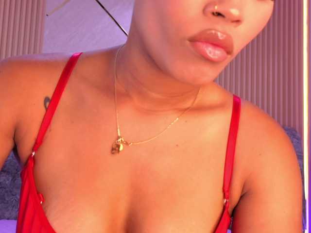 le modèle naia-blesed est en webcam porno dans un show sur le site bongacams, il possède les tags suivants: Ebony,Brunette,Shaved