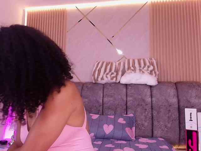 Modella: naia-blesed