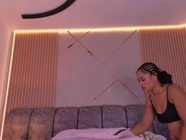 Modella: naia-blesed