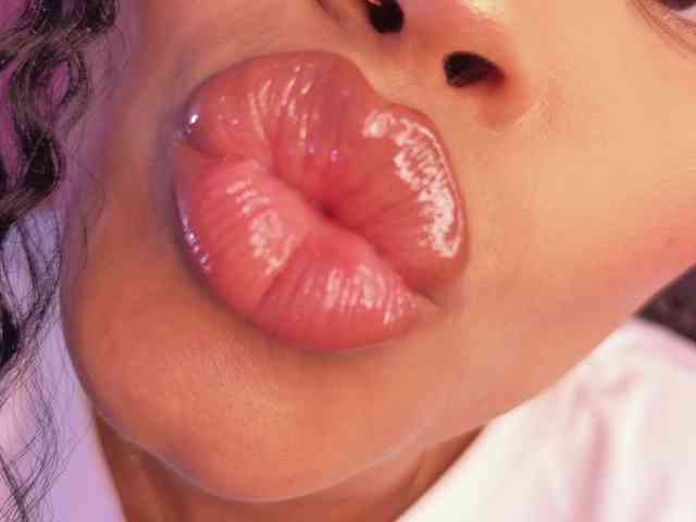 Modella: naia-blesed