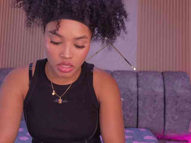 Modella: naia-blesed