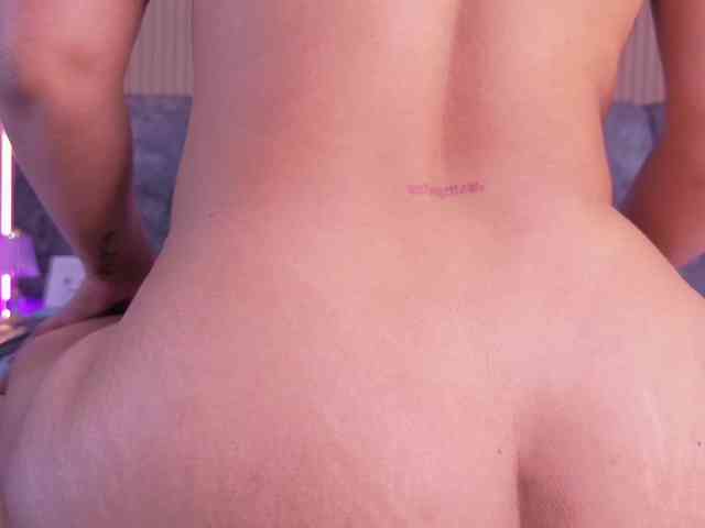 Modella: naia-blesed