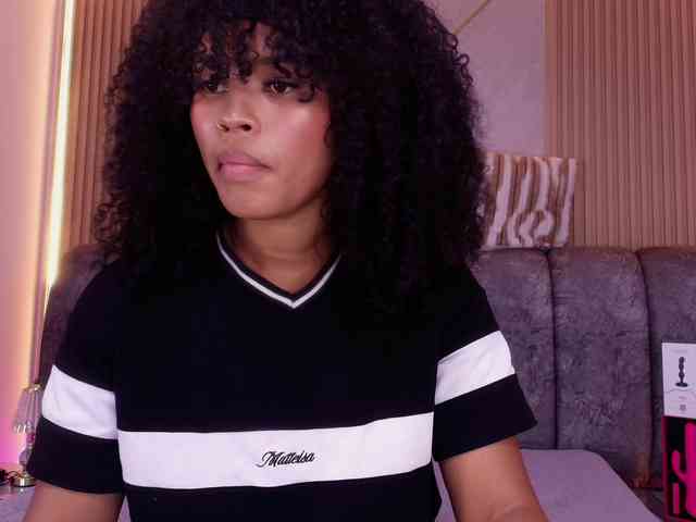 Modella: naia-blesed