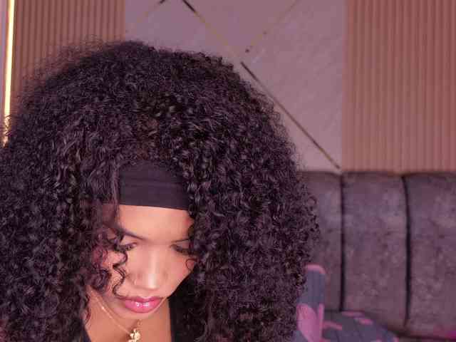 Modella: naia-blesed