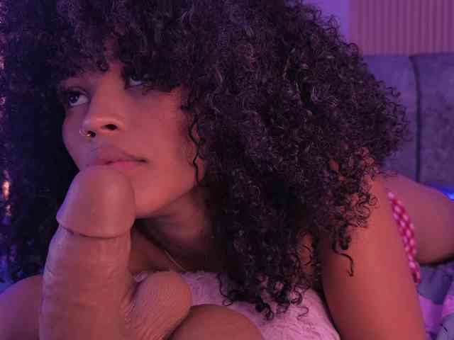 Modella: naia-blesed