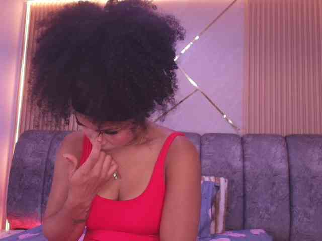 Modella: naia-blesed