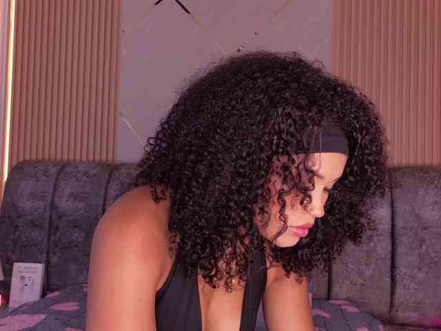Modella: naia-blesed
