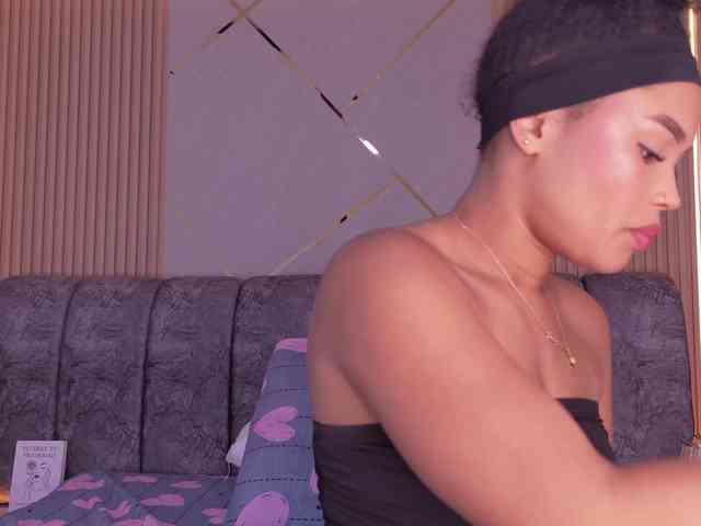 Modella: naia-blesed