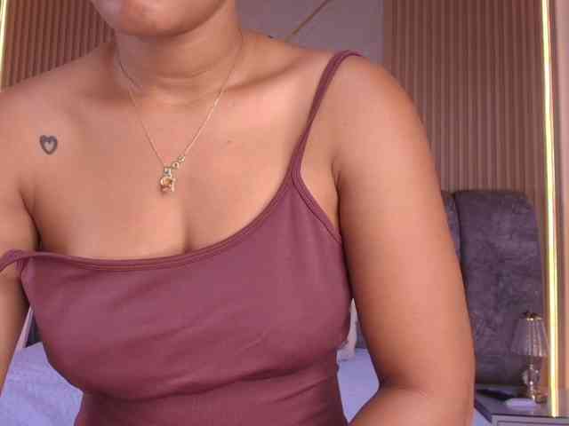 Modella: naia-blesed