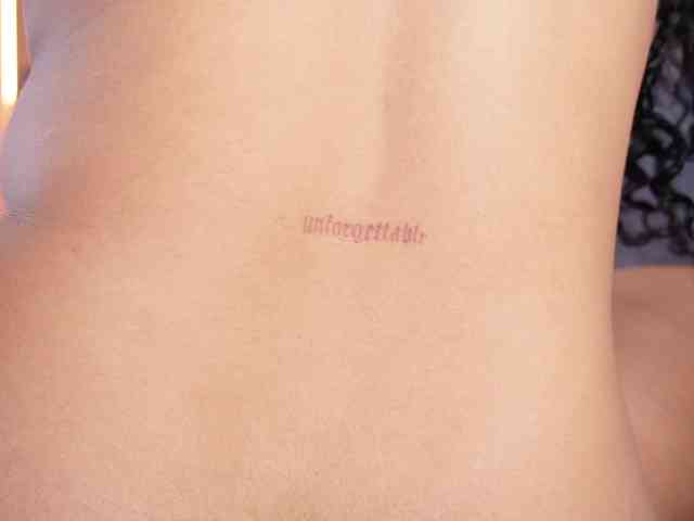 Modella: naia-blesed