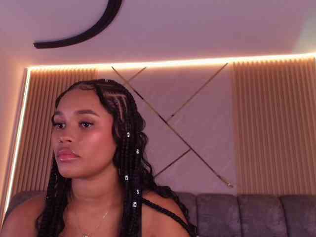 Modella: naia-blesed