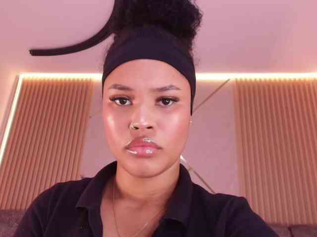 Modella: naia-blesed