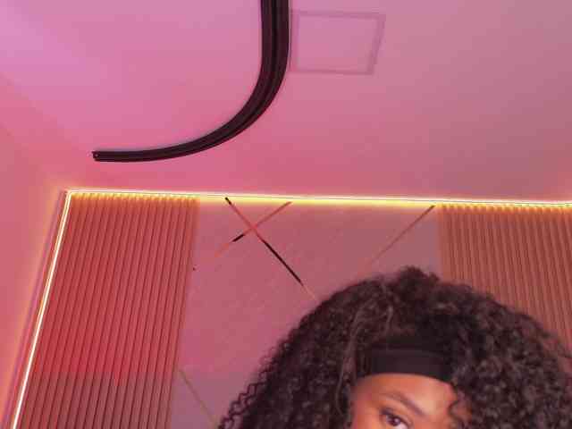 Modella: naia-blesed
