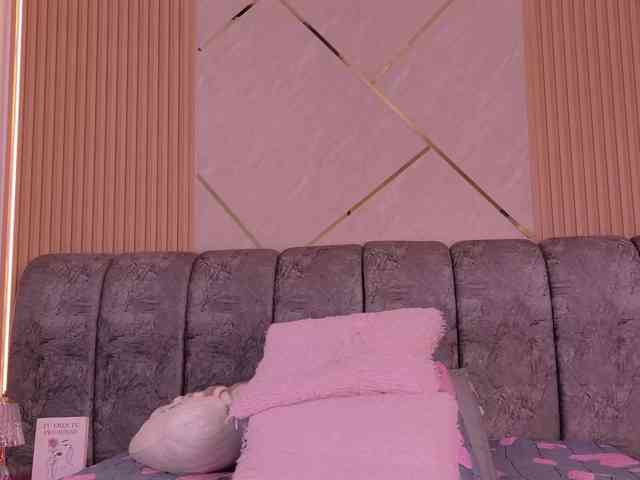 Naia-blesed's cam show statistics and live stream