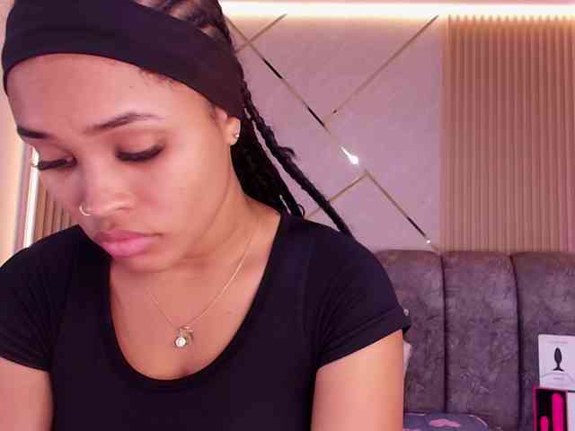 Modella: naia-blesed