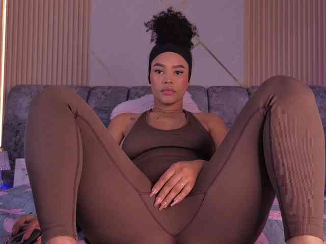 Modella: naia-blesed