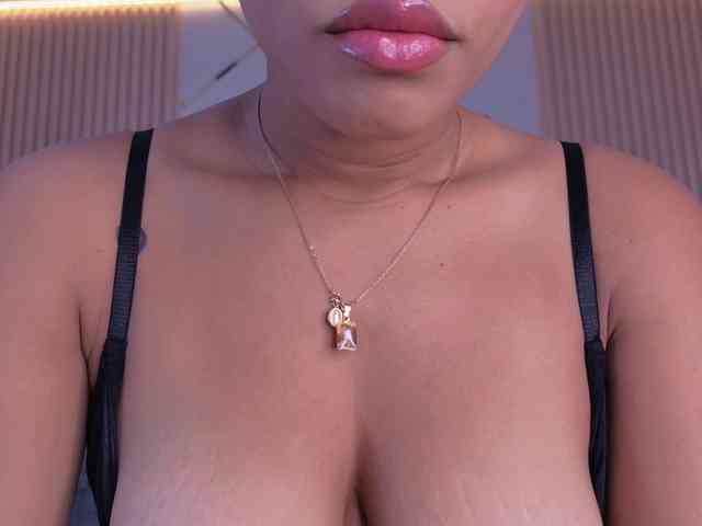 Modella: naia-blesed