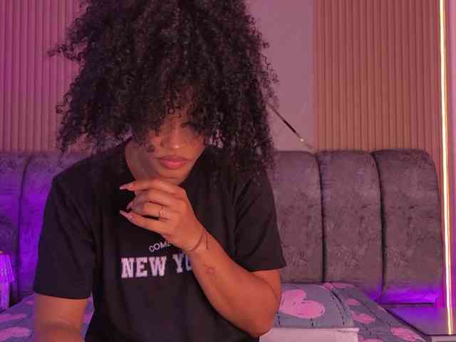 Modella: naia-blesed