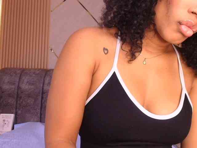 Modella: naia-blesed