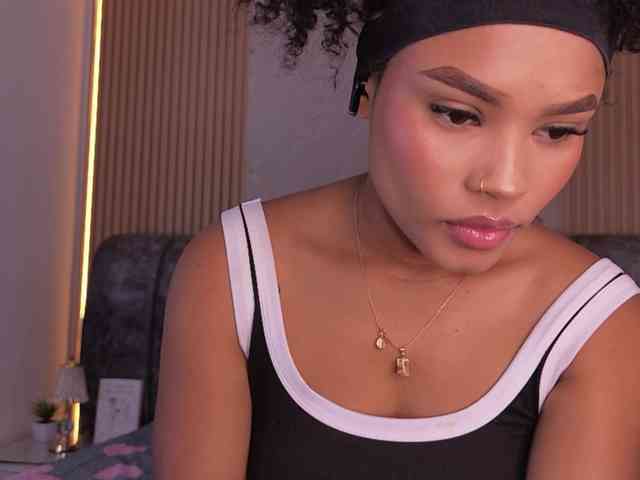 Modella: naia-blesed