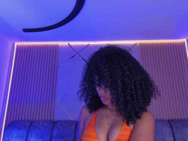 Modella: naia-blesed
