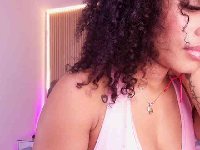 Modella: naia-blesed