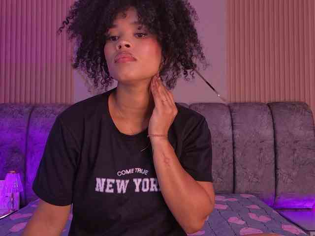 Modella: naia-blesed