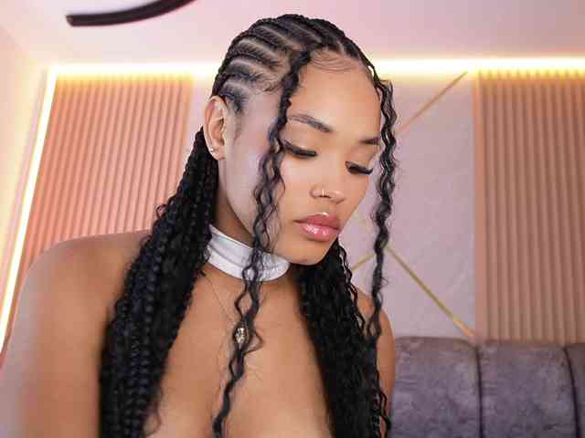 Modella: naia-blesed