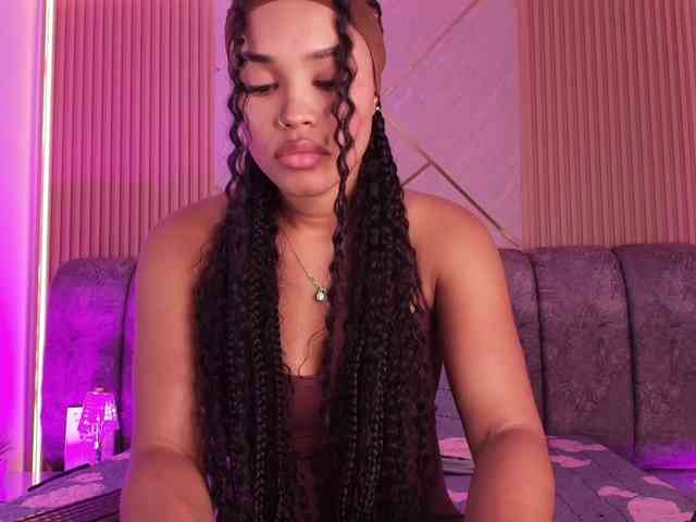Modella: naia-blesed