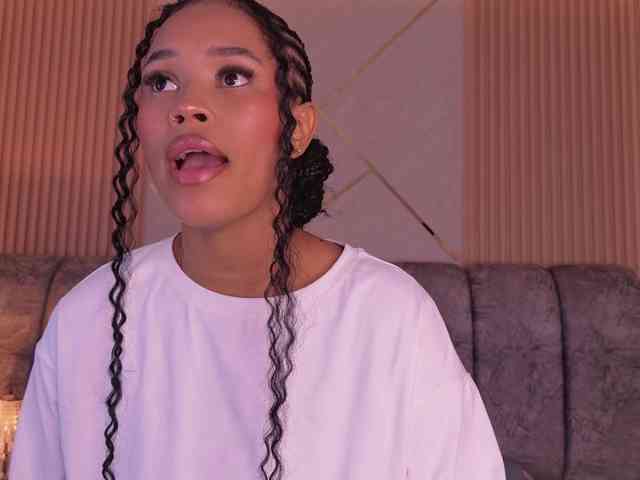 Modella: naia-blesed