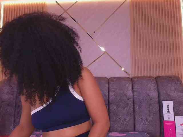 Modella: naia-blesed