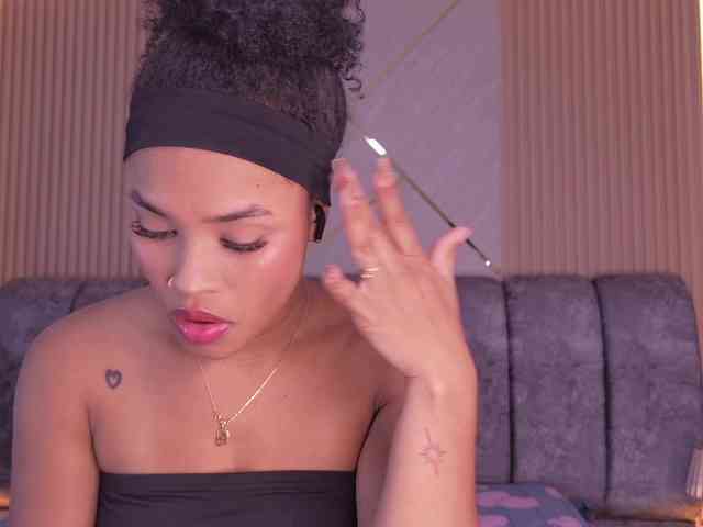 Modella: naia-blesed