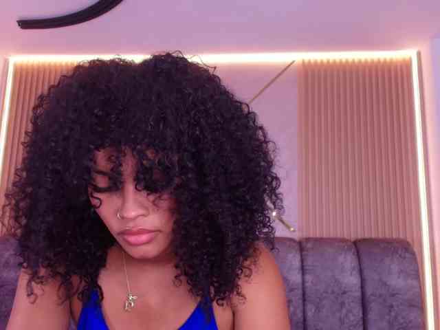 Modella: naia-blesed