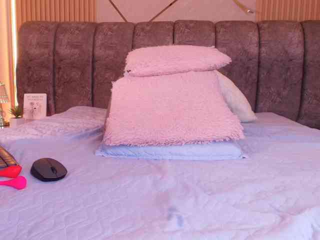 Modella: naia-blesed