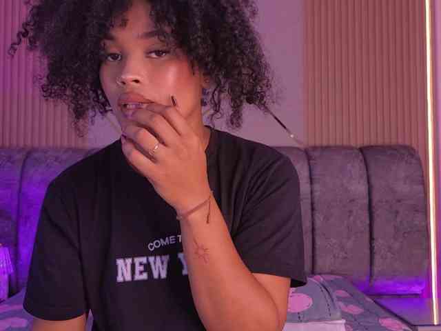 Modella: naia-blesed