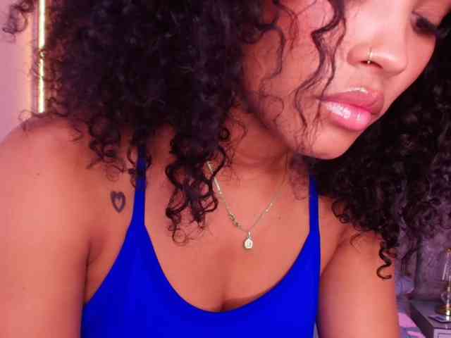Modella: naia-blesed
